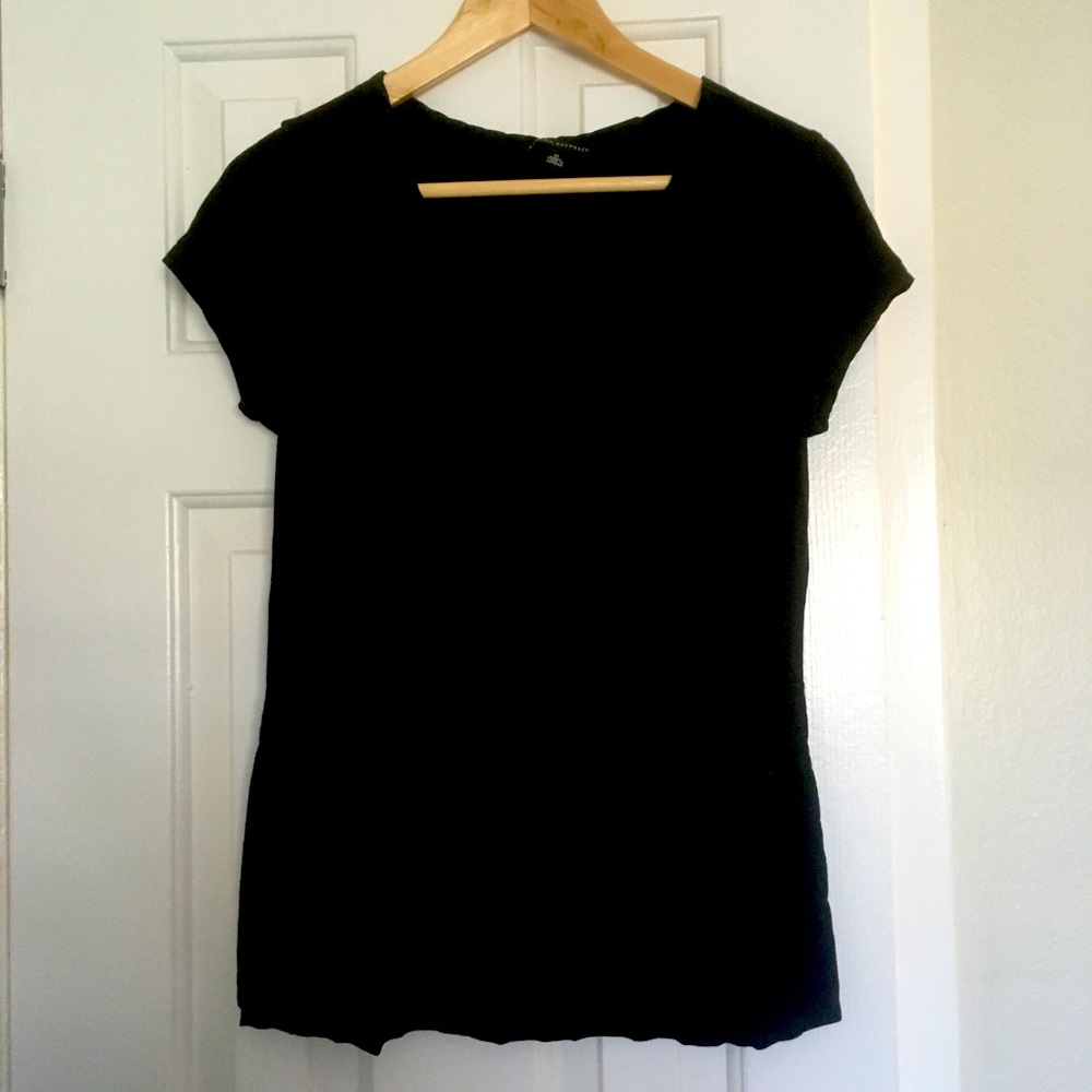 Banana republic v-neck t shirt 💚 3 for $15